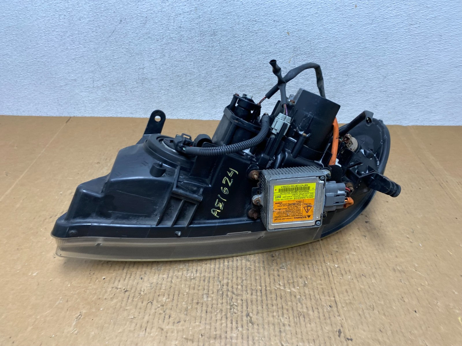 2000 to 2001 Infiniti I30 Right Passenger RH Side Headlight Xenon AE1624 DW6