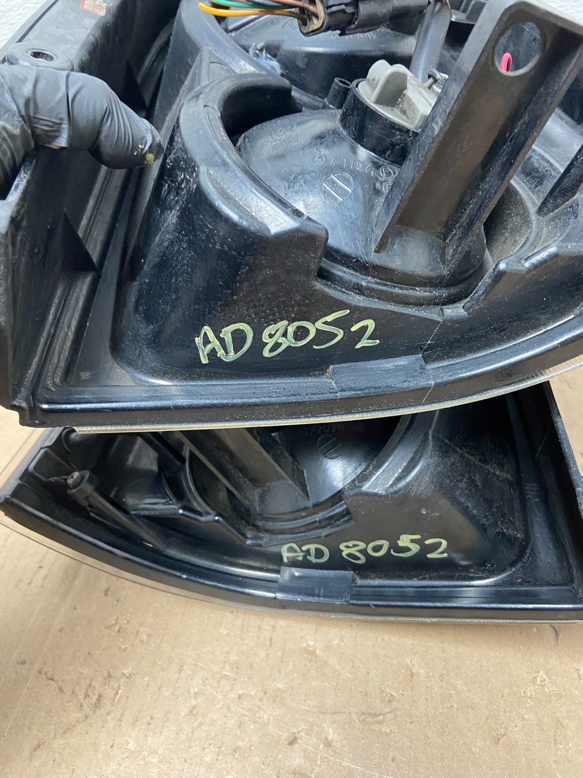 2005 to 2009 Hyundai Tucson Left+Right Side Black Tail Lights AD8052 DG11