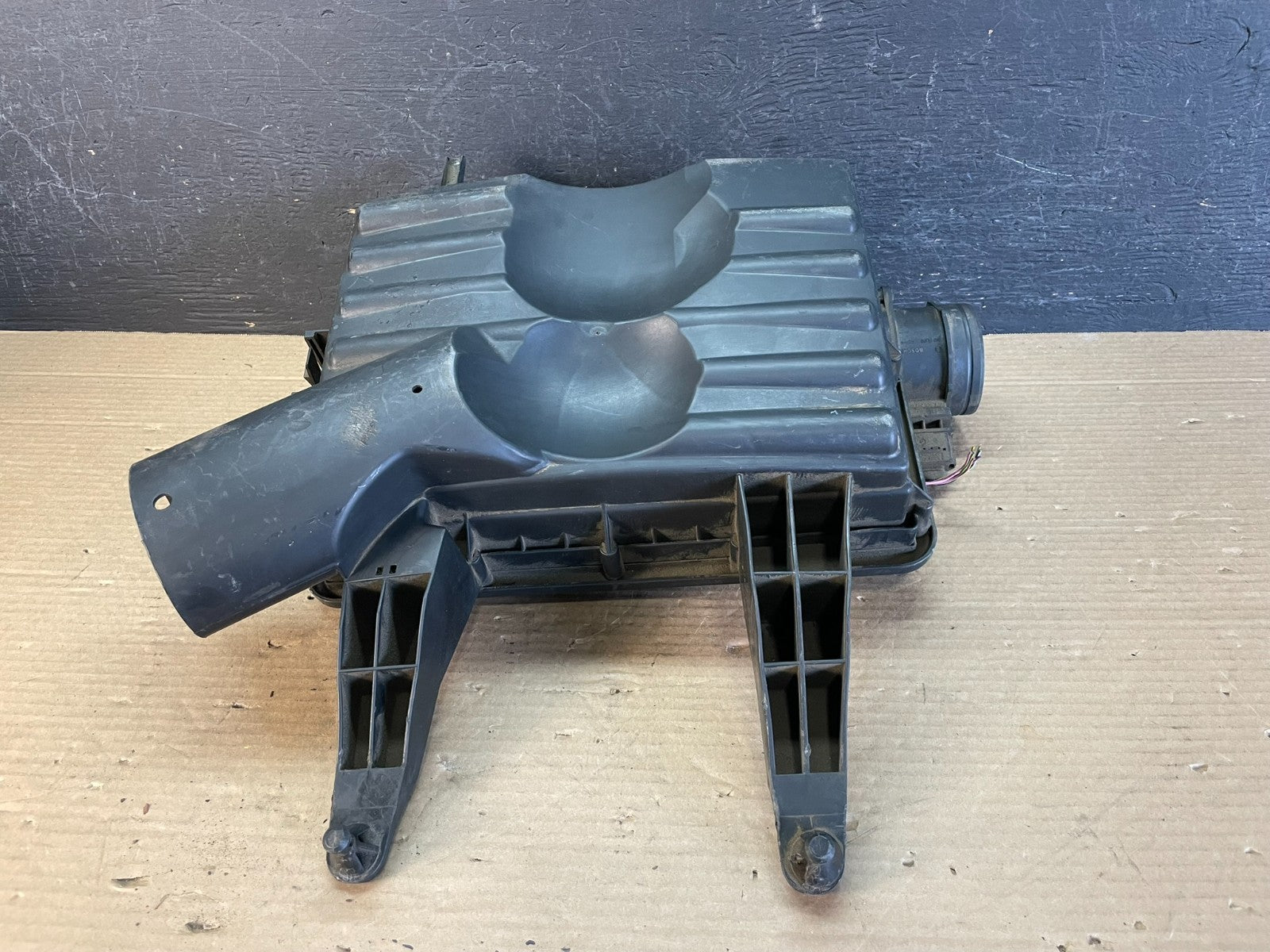 2010 to 2018 Mercedes-Benz Sprinter 2500 3.0L Air Cleaner Box AF3383 DW3