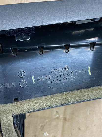 2010 - 2012 Lincoln Mkt Center Dash Gps Radio Bezel Panel Air Vent ad7243 DG5