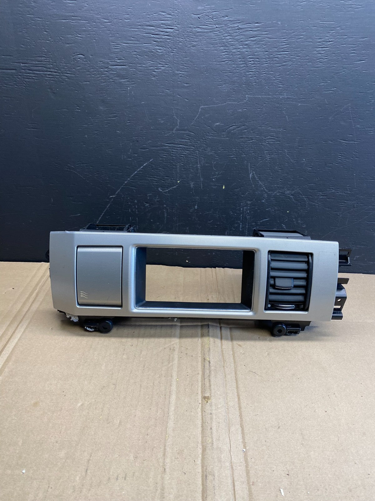2012 to 2015 Jaguar XF Jaguar XF Center Radio Bezel Dash Air Vent ab8719 DG0