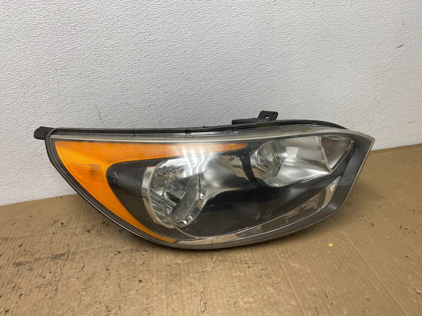 2012 to 2017 Kia Rio Hatchback Right Passenger RH Halogen Headlight AC0268 DW0