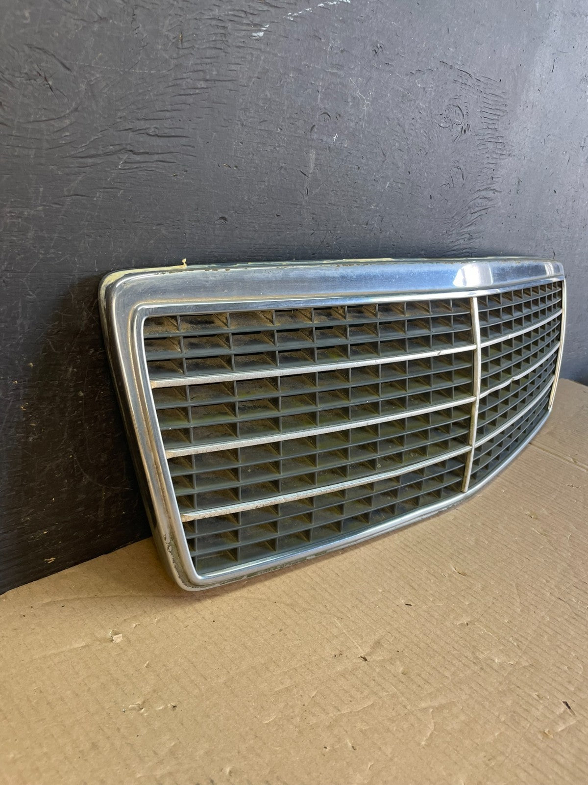1994 to 1998 Mercedes W140 600SEL S600 Front Hood Grill AE37252