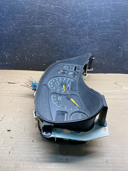2000-2002 Silverado/Sierra/Yukon/Tahoe Speedometer Instrument Cluster AH9930 DW1