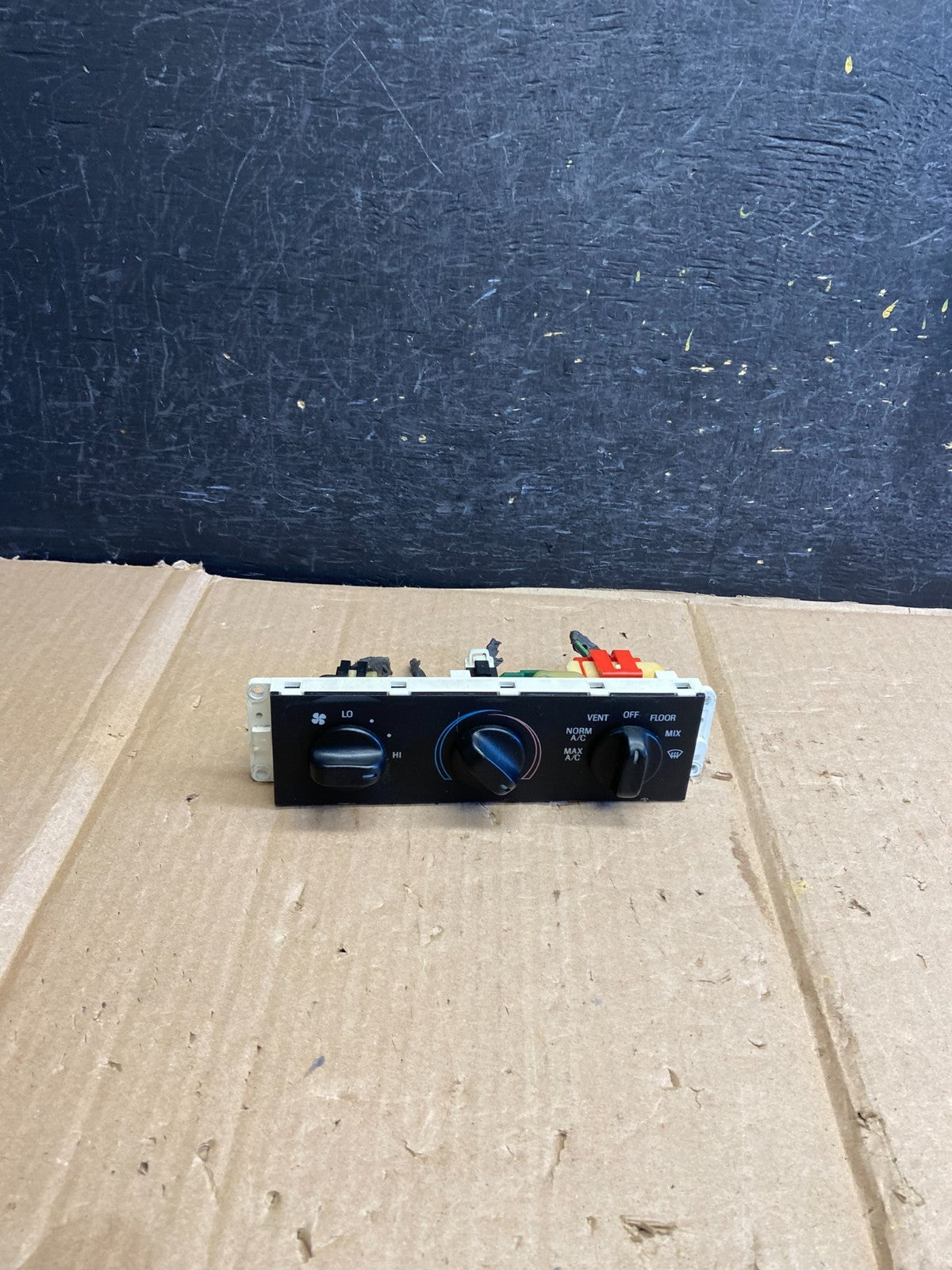 2003 to 2011 Ford Crown Victoria Marquis A/C Heater Climate Control ah5686 DG0