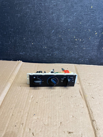 2003 to 2011 Ford Crown Victoria Marquis A/C Heater Climate Control ah5686 DG0