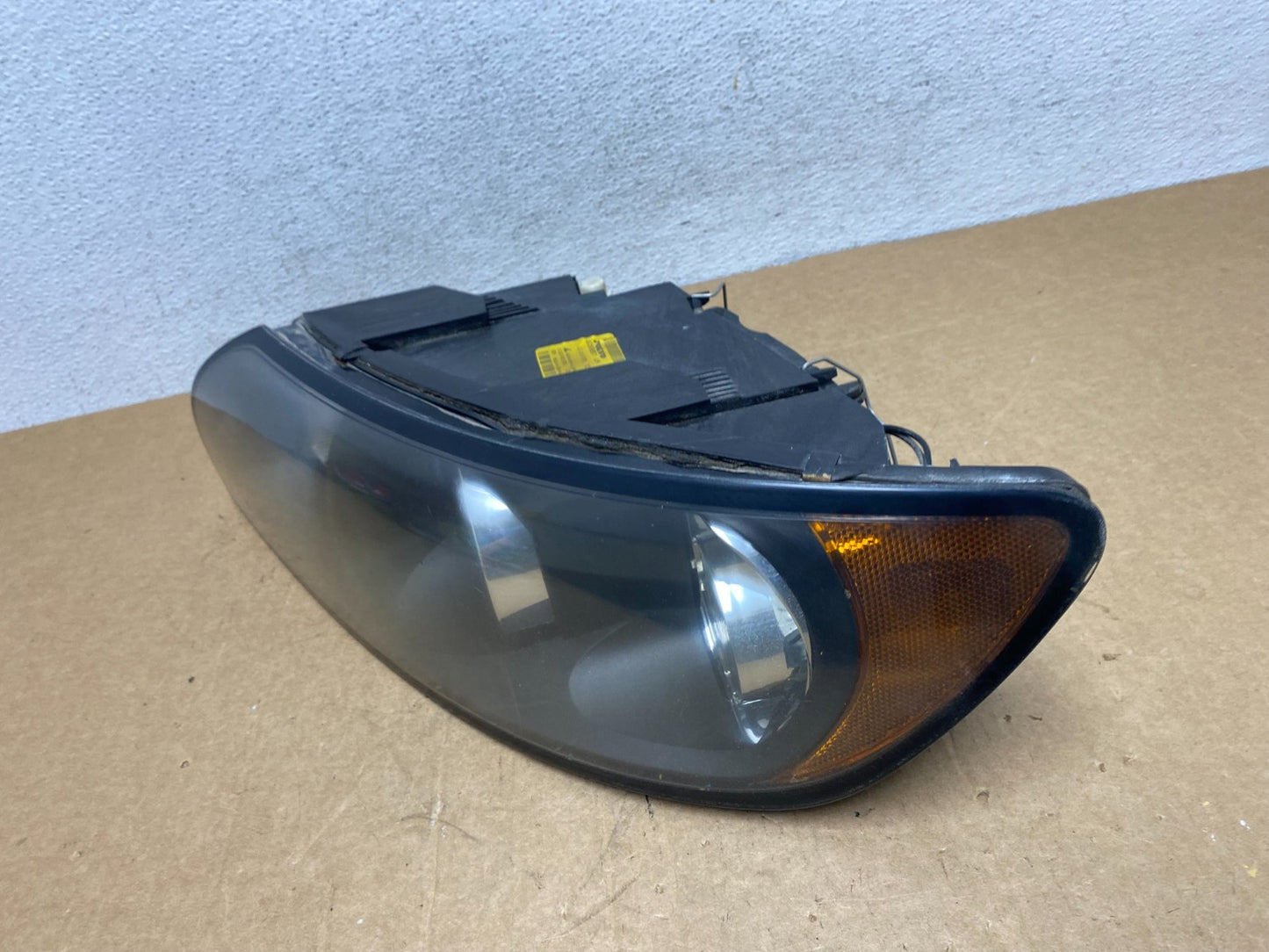 2004 to 2007 Volvo S40 Left Driver LH Side Headlight AD6133 DW1