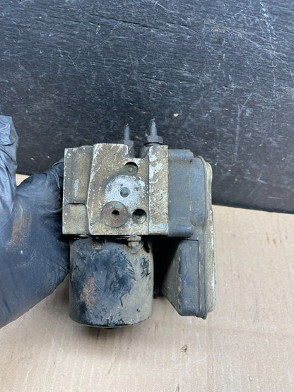 2004-07 Chevrolet Express ABS Pump Control OEM 13567136 Module R9383 DG3