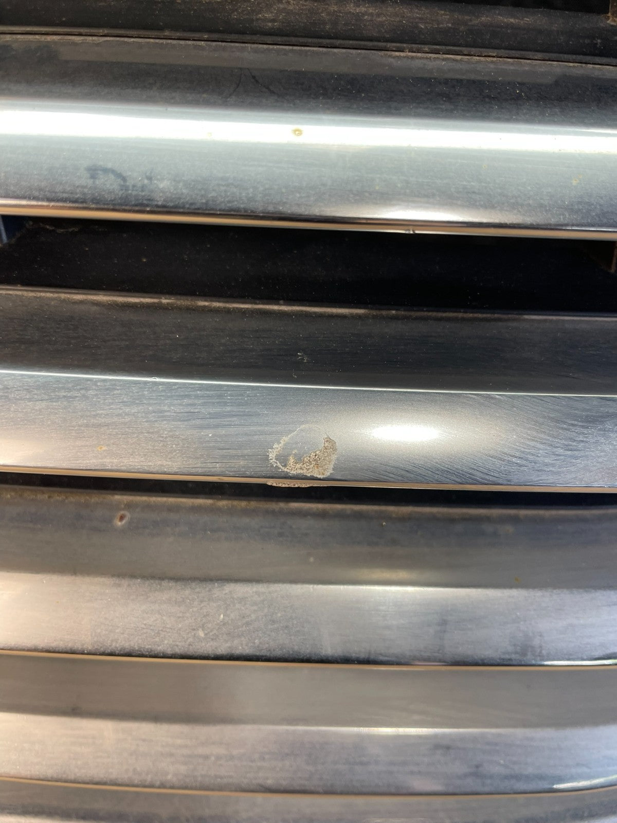 2011 to 2016 Chrysler Town & Country Front Upper Grill Grille AD0444 DG3
