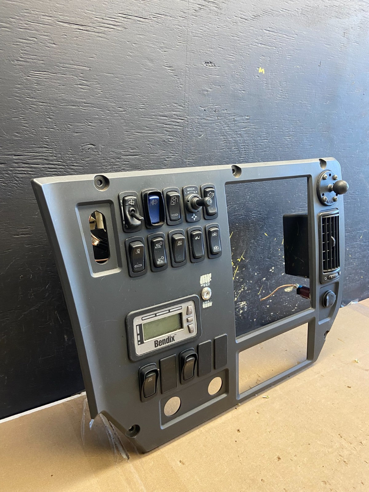 2018 Mack Dash Panel with Rocker Switches 84MT5102M CXU612 AB19802