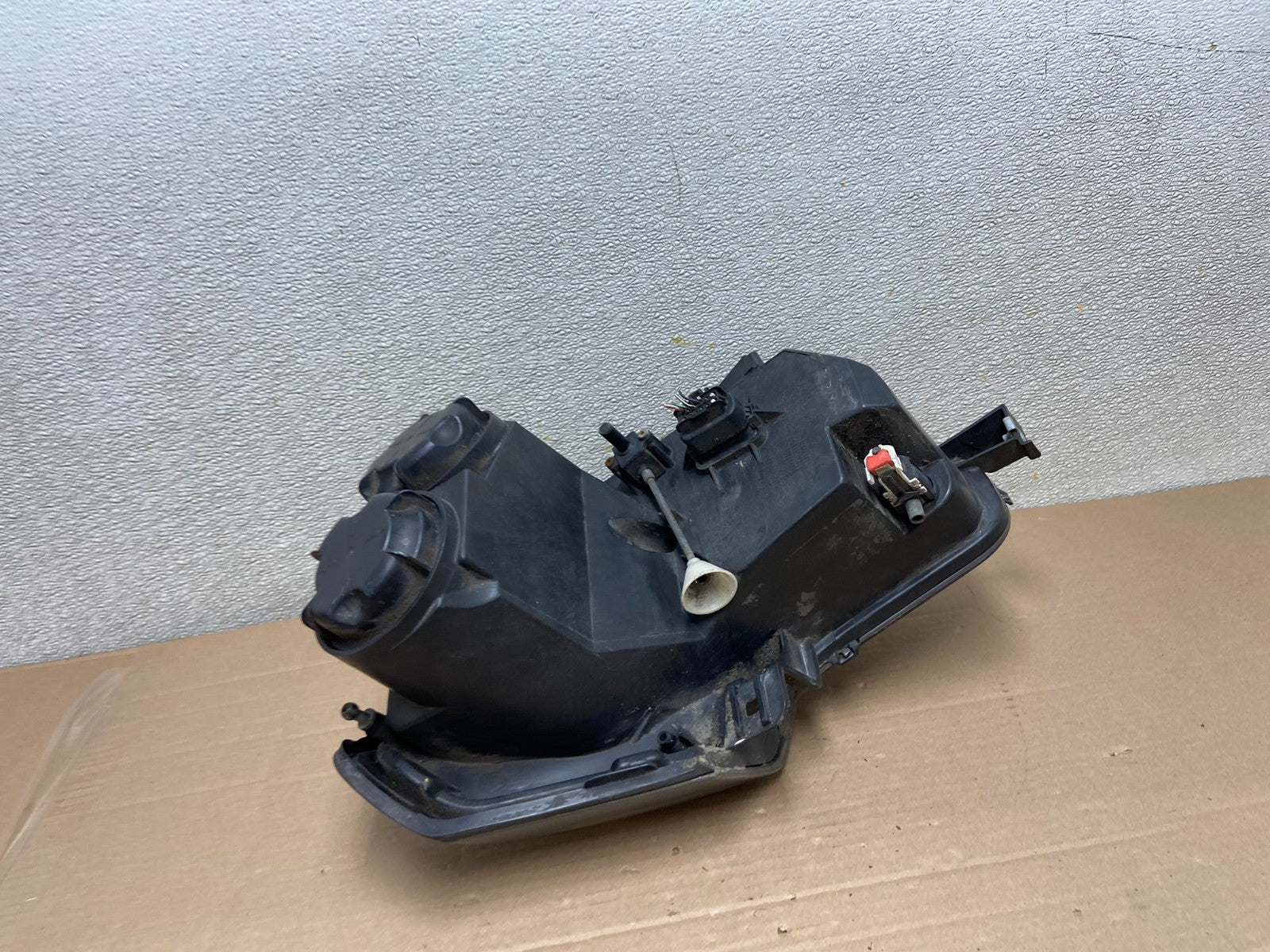 2003 to 2007 Cadillac CTS Right Passenger RH Halogen Headlight AA8671 DW5