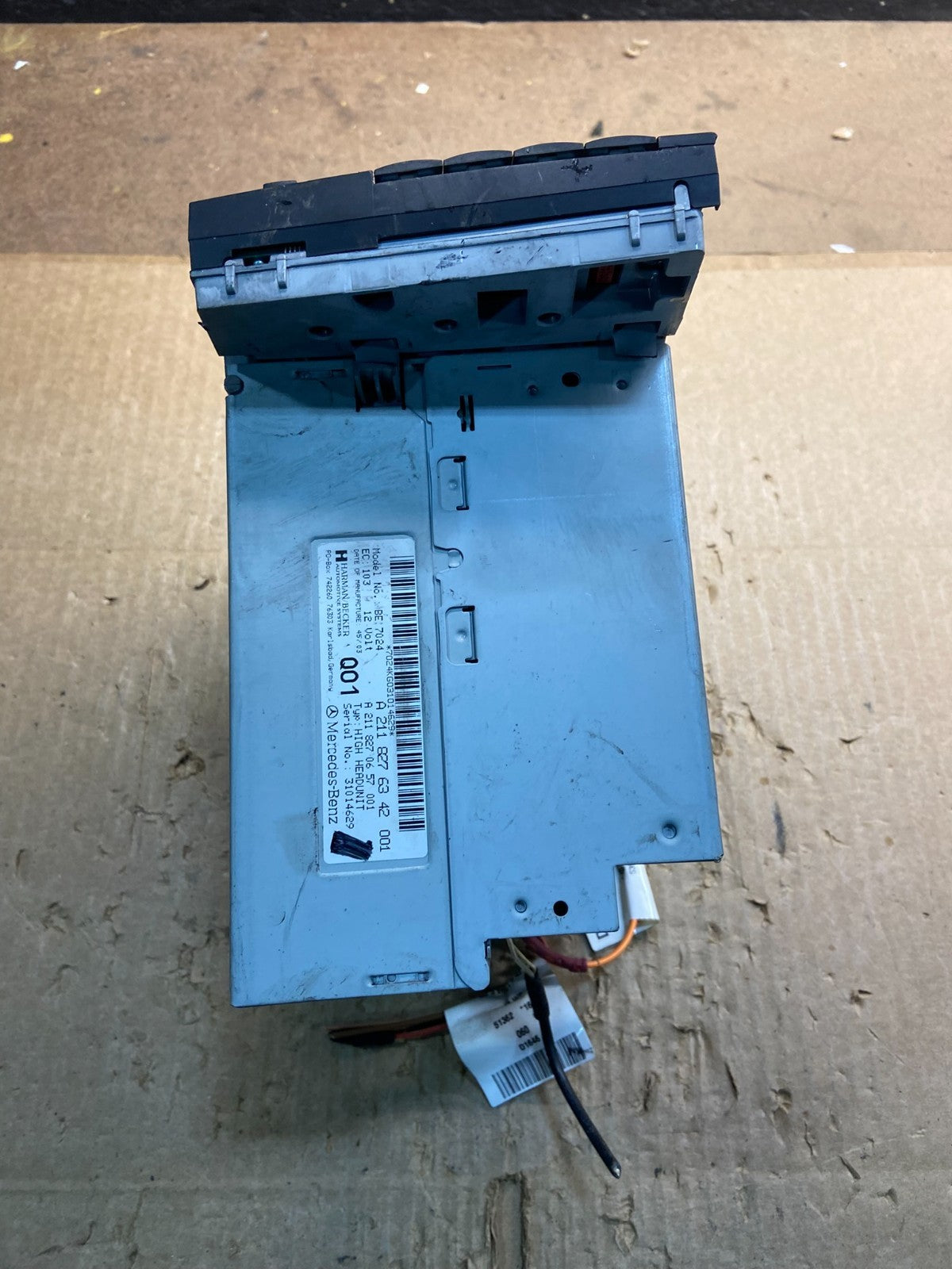 2003 2008 Mercedes E320 Head Screen Display Radio CD Player Stereo Y7525 DG2