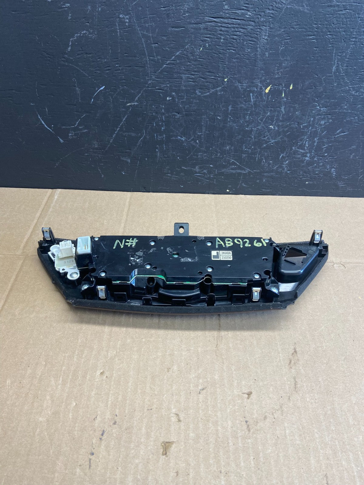 2013 to 2018 Nissan Pathfinder Radio Audio Information Control OEM AB9261 DG4