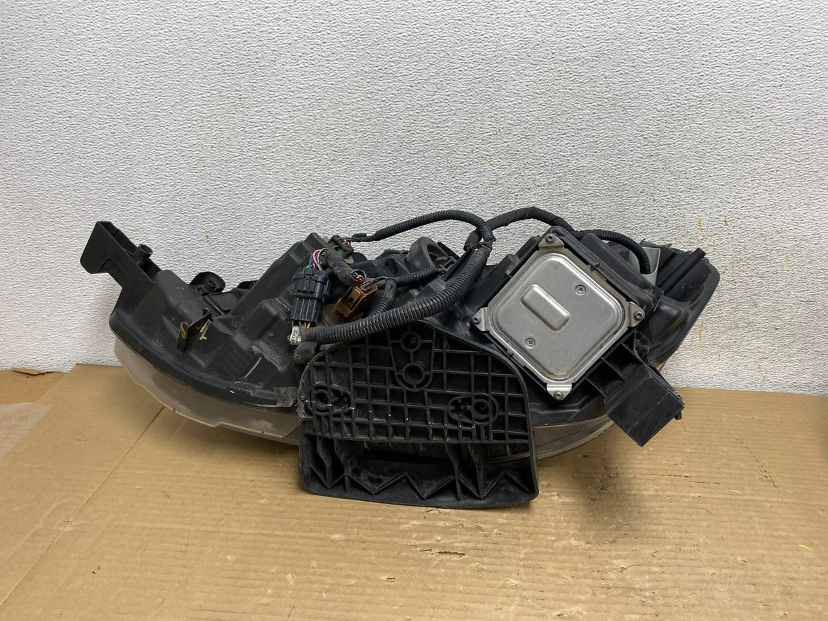 2016 - 2018 Nissan Sentra Front Right Passenger RH Xenon HID Headlight AH0576 DG9
