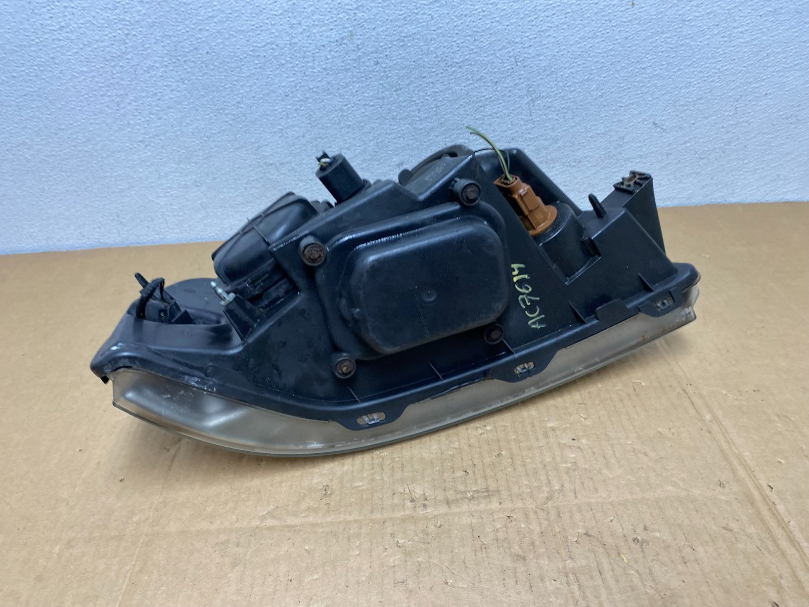 Xenon 2003-2006 Lincoln Navigator Left Driver Side Headlight AC7614 DW8