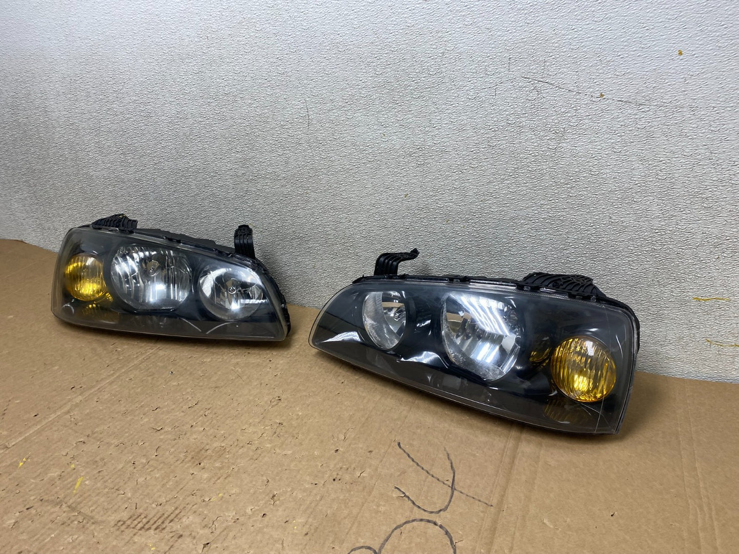 2004 2005 2006 Hyundai Elantra Left+Right Set Halogen Headlights U9908 DW1