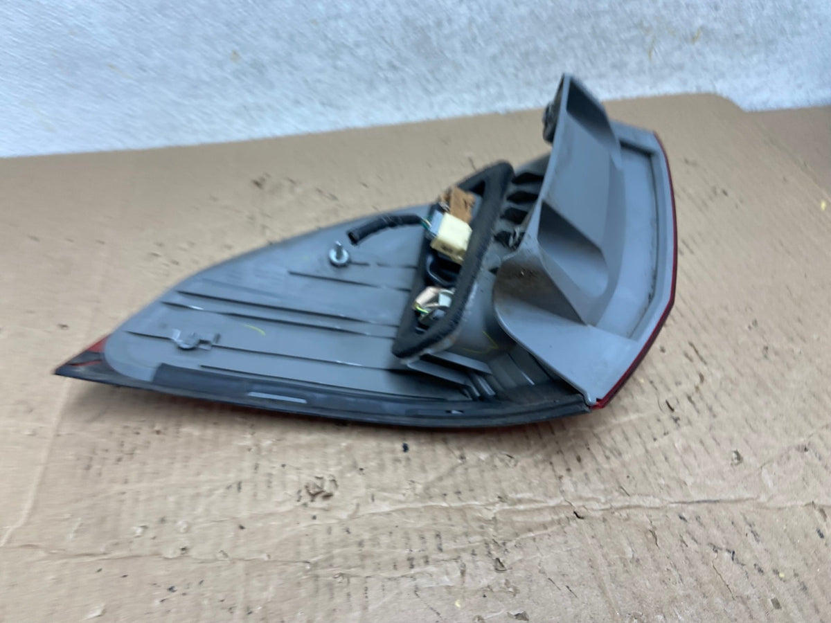 2006 to 2010 Toyota Sienna Left Driver LH Side Tail Light AI1335 LK5