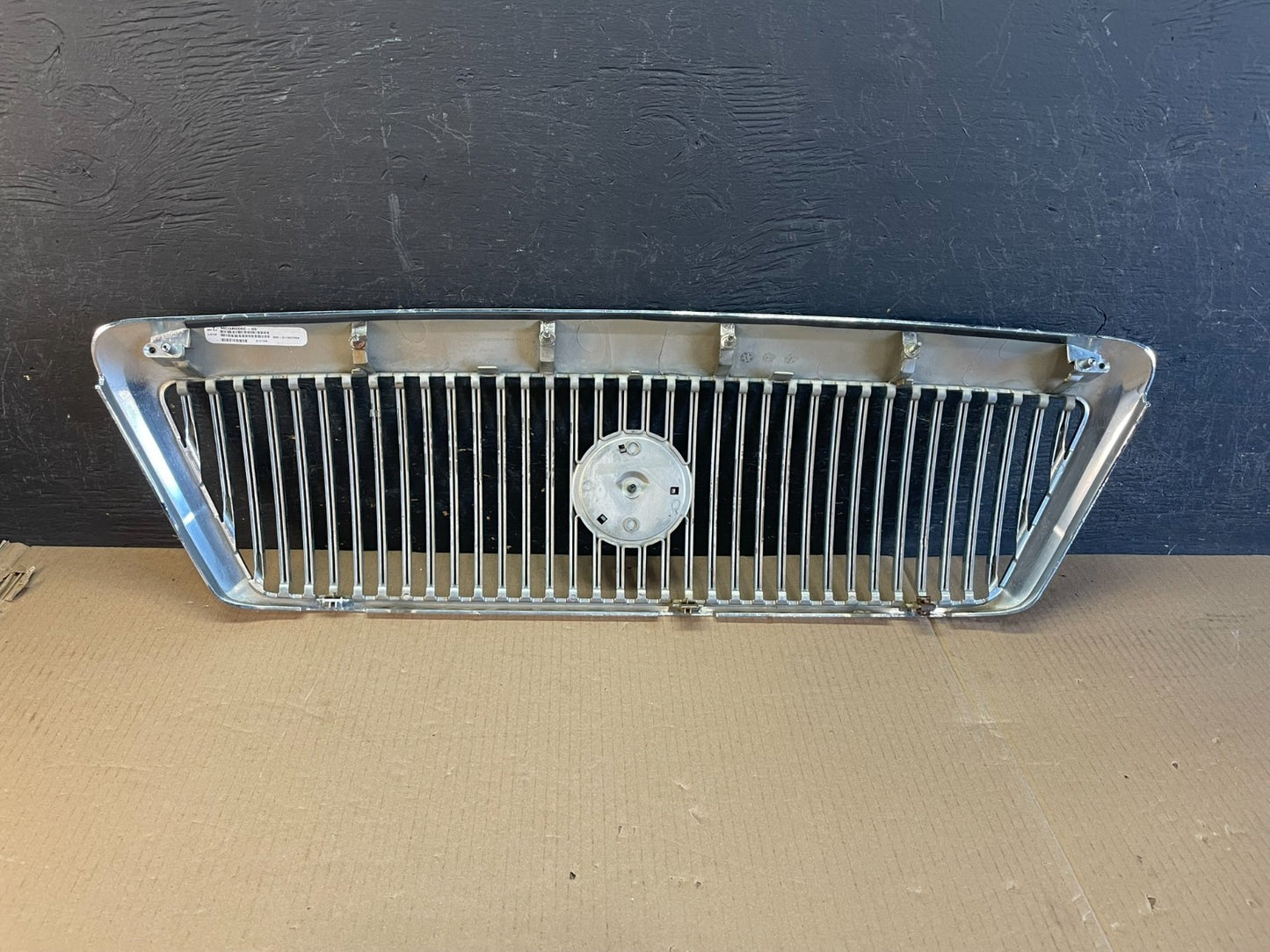 2003 - 2005 Mercury Grand Marquis Front Upper Grill Grille Aftermarket ae3577 DG3