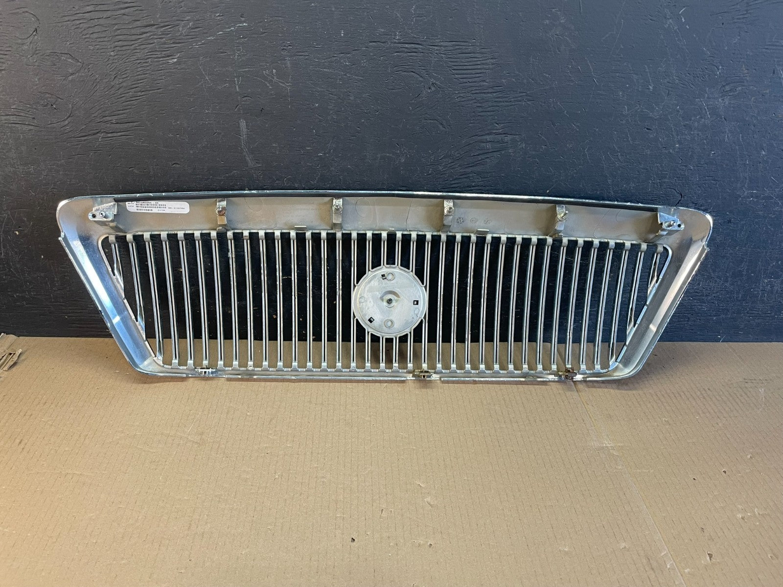 2003 - 2005 Mercury Grand Marquis Front Upper Grill Grille Aftermarket ae3577 DG3