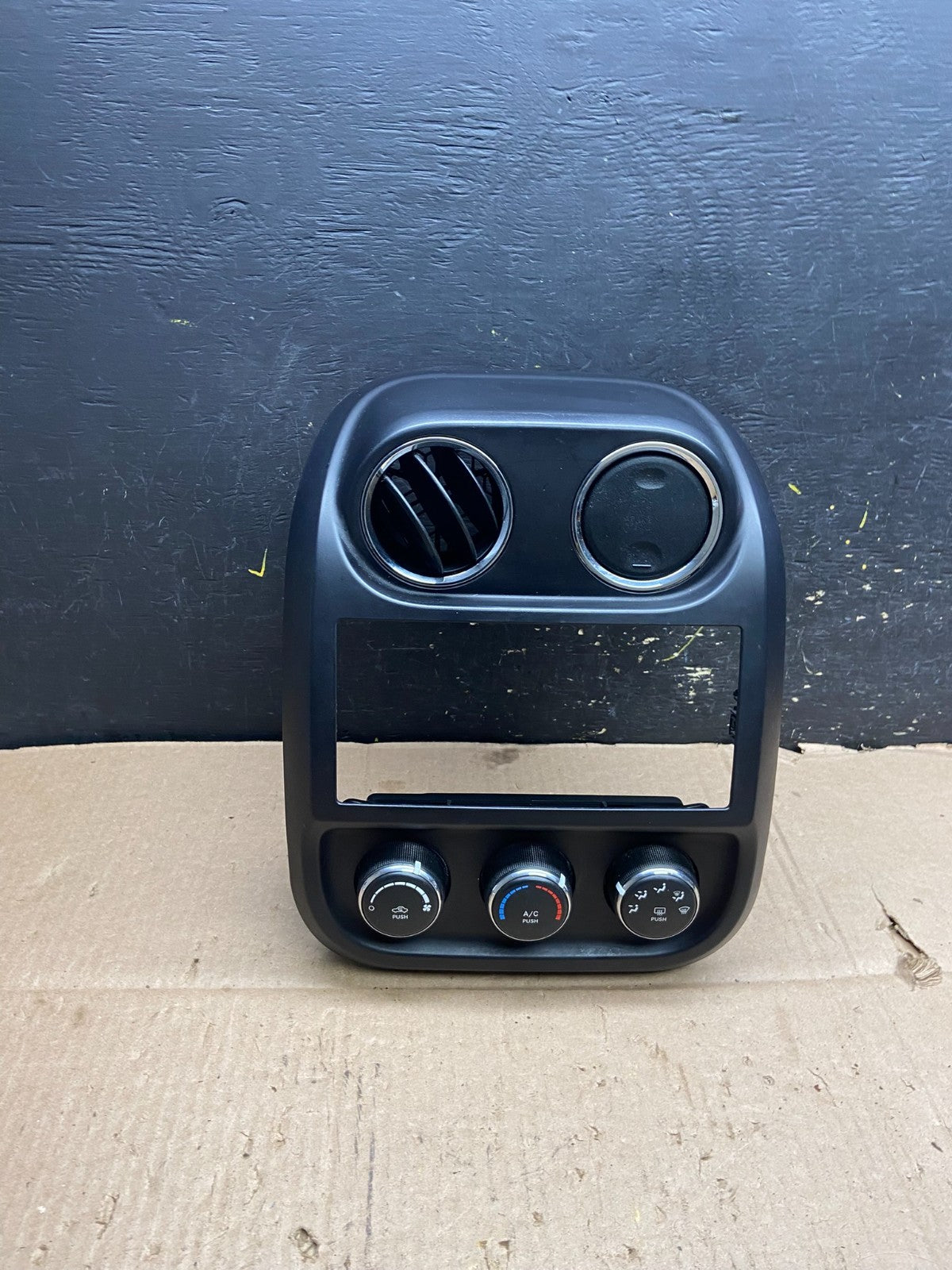 2011 to 2017 Jeep Compass Dash Climate Temperature Control Radio Bezel AC9176 DG0