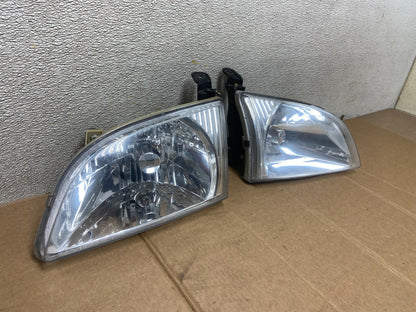 2001 2002 2003 Toyota Sienna Left+Right Side Set Headlights Halogen AA1118 DW2