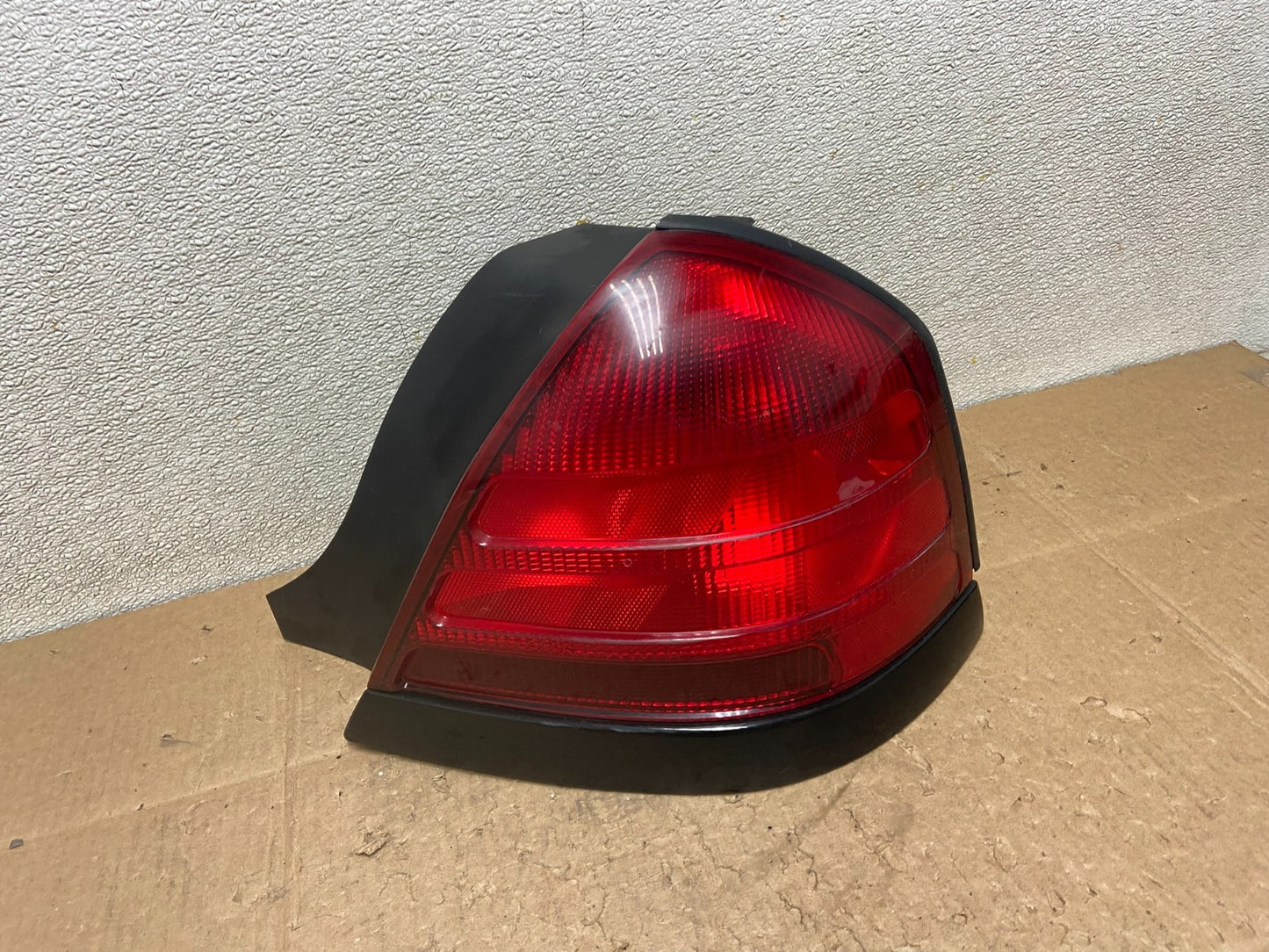 2003-2011 Ford Crown Victoria Right Passenger Rh Side Tail Light Oem Y9141 DW0