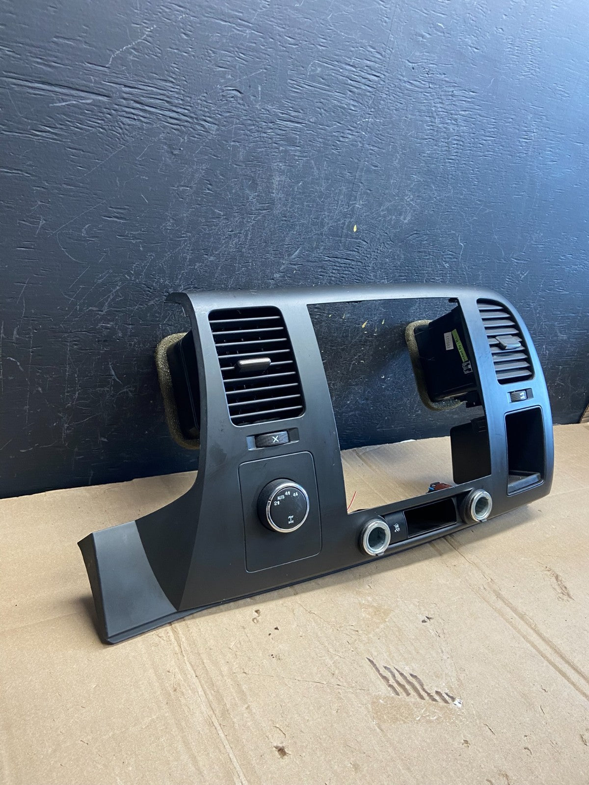 2007 to 2014 Silverado Sierra Center Console Radio Bezel Air Vents ad7129 DG1