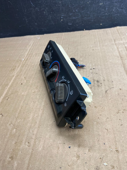 1999 to 2002 Chevrolet Silverado HVAC Heater Climate Control Module ad7247 DG2