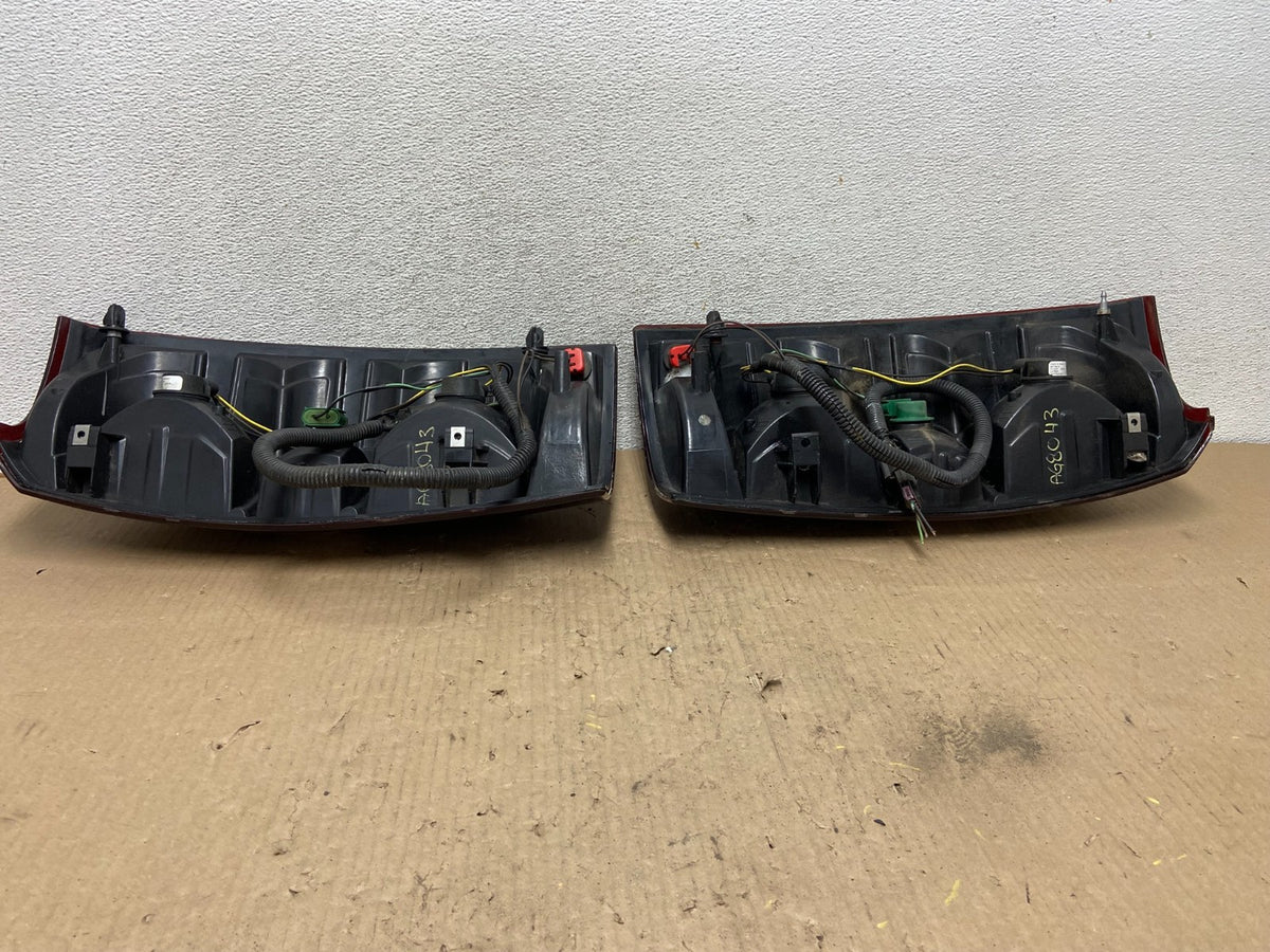 2007-2013 Chevrolet Avalanche Left +Right Side Tail Lights AG8043 DW5