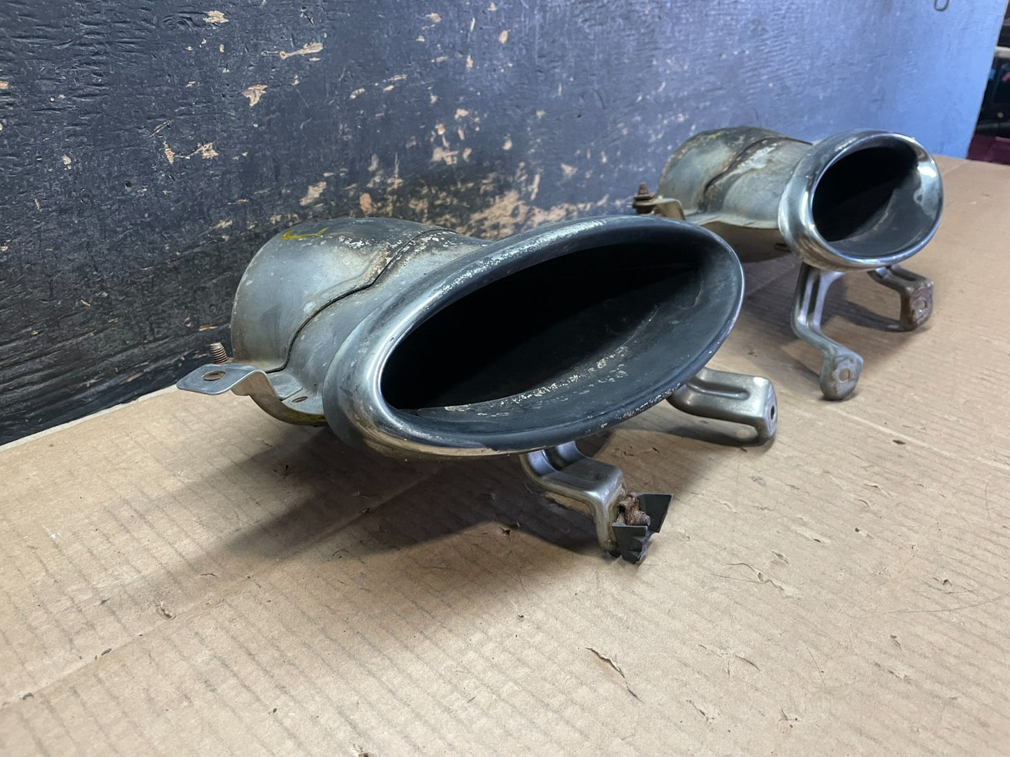 2014 2015 2016 Kia Cadenza Rear Exhaust Tip  OEM Y1796 DG1