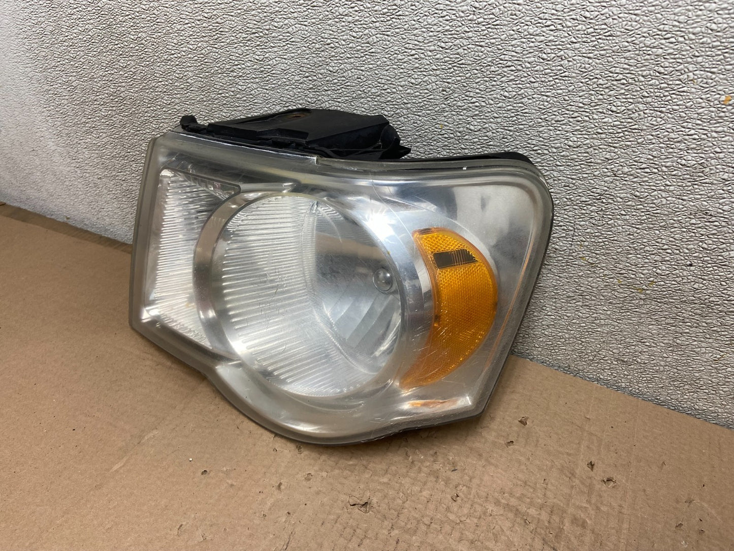 2007 2008 2009 Chrysler Aspen Left Driver LH Halogen Headlight AB2550 DW1