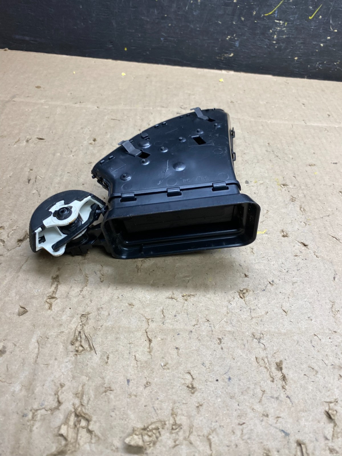 2013 to 2016 Ford Escape Left Driver Side Dash Air Vent Oem U4818 DG2