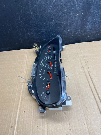 2006 Ford E350 Gauge Speedometer Cluster ad7078 DG1