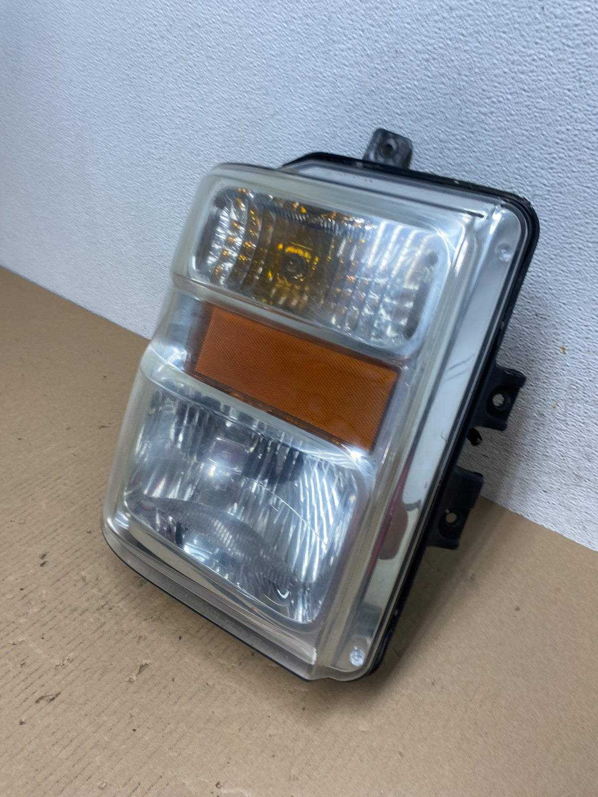 2008 to 2010 Ford F250 Super Duty Right Passenger RH side Headlight AE7261 DW1