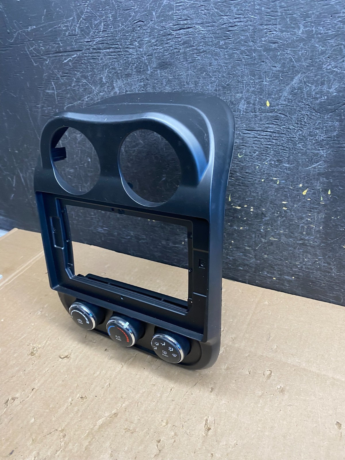 2011 to 2017 Jeep Compass Dash Climate Temperature Control Radio Bezel AJ1327 DG1