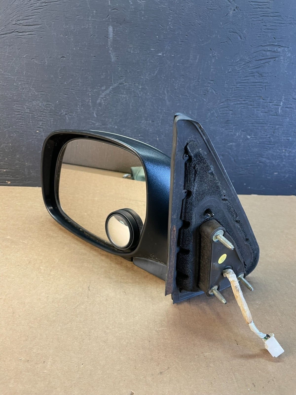 2001 to 2006 Toyota Sequoia Left Driver View Door Mirror AC9984 DG2