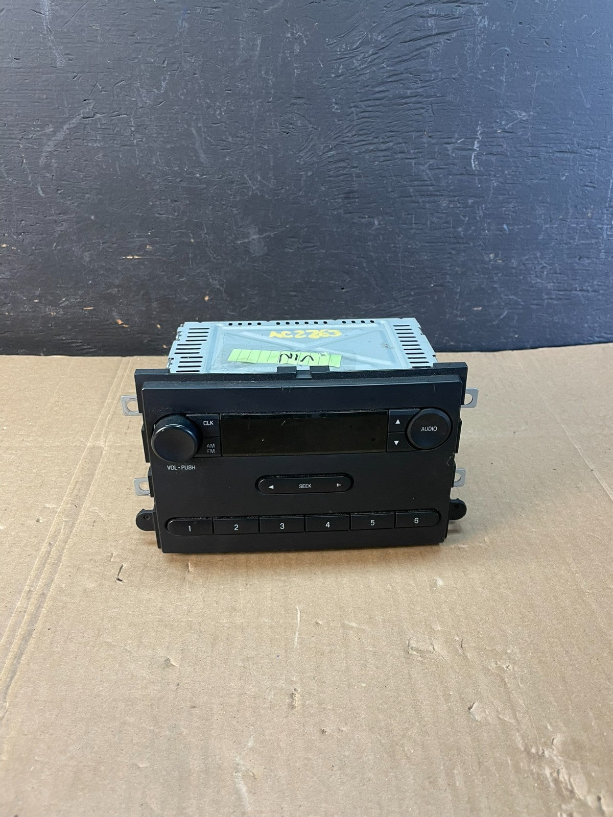 2010 - 2011 Ford E150 E250 AM FM Audio Radio Receiver OEM ac2263 DG0