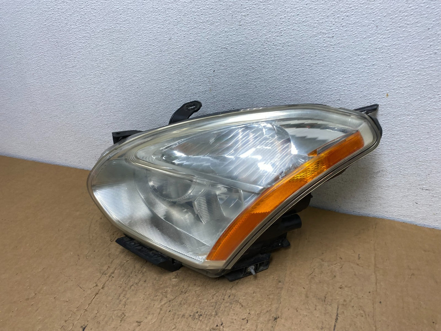 2008 to 2013 Nissan Rogue HID Xenon Headlight Left Driver Lh Side AD0702 DW1