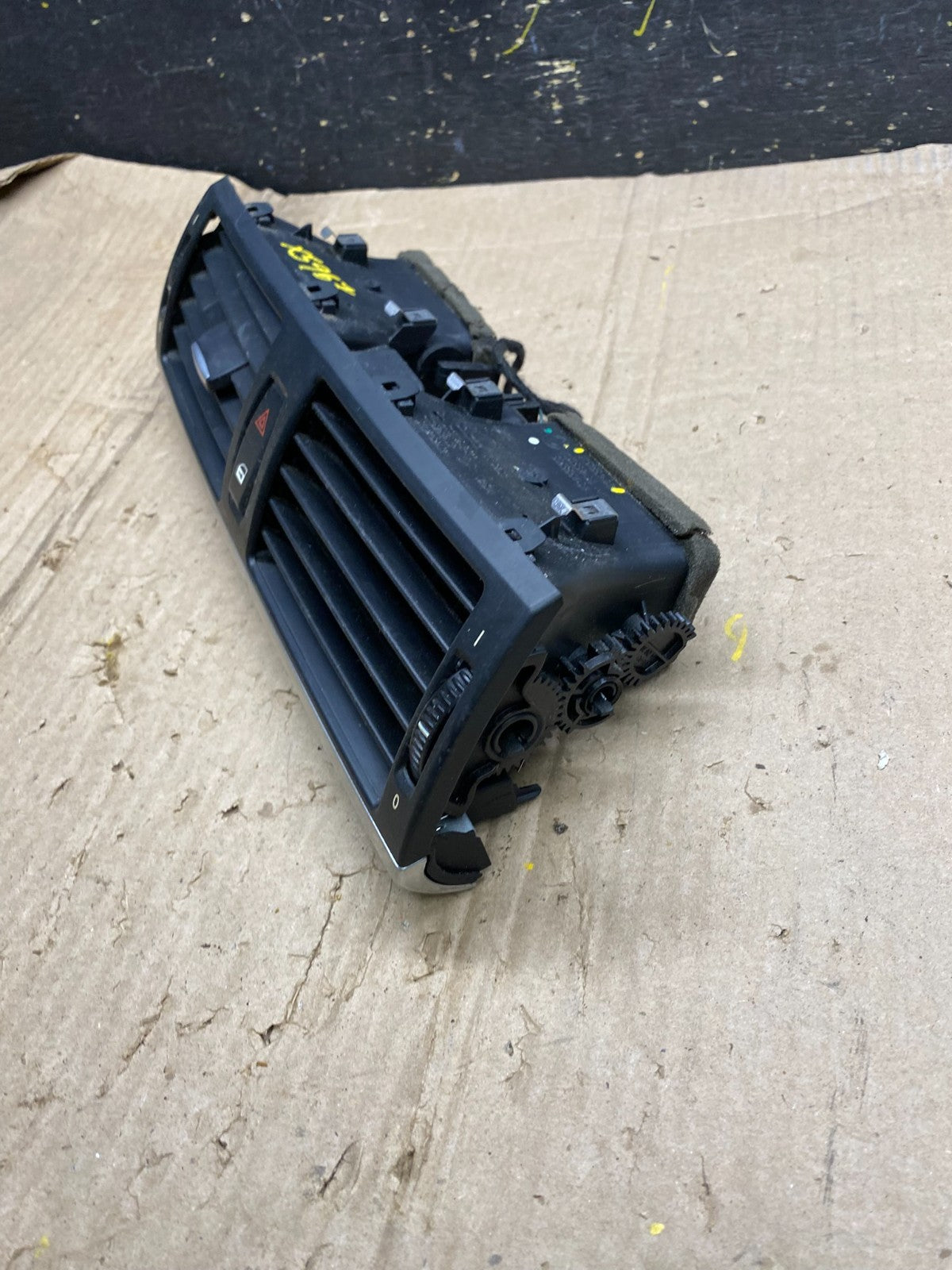 2007 to 2013 BMW X5 X6 Center Console Dash Air Vent OEM X5967 DG2