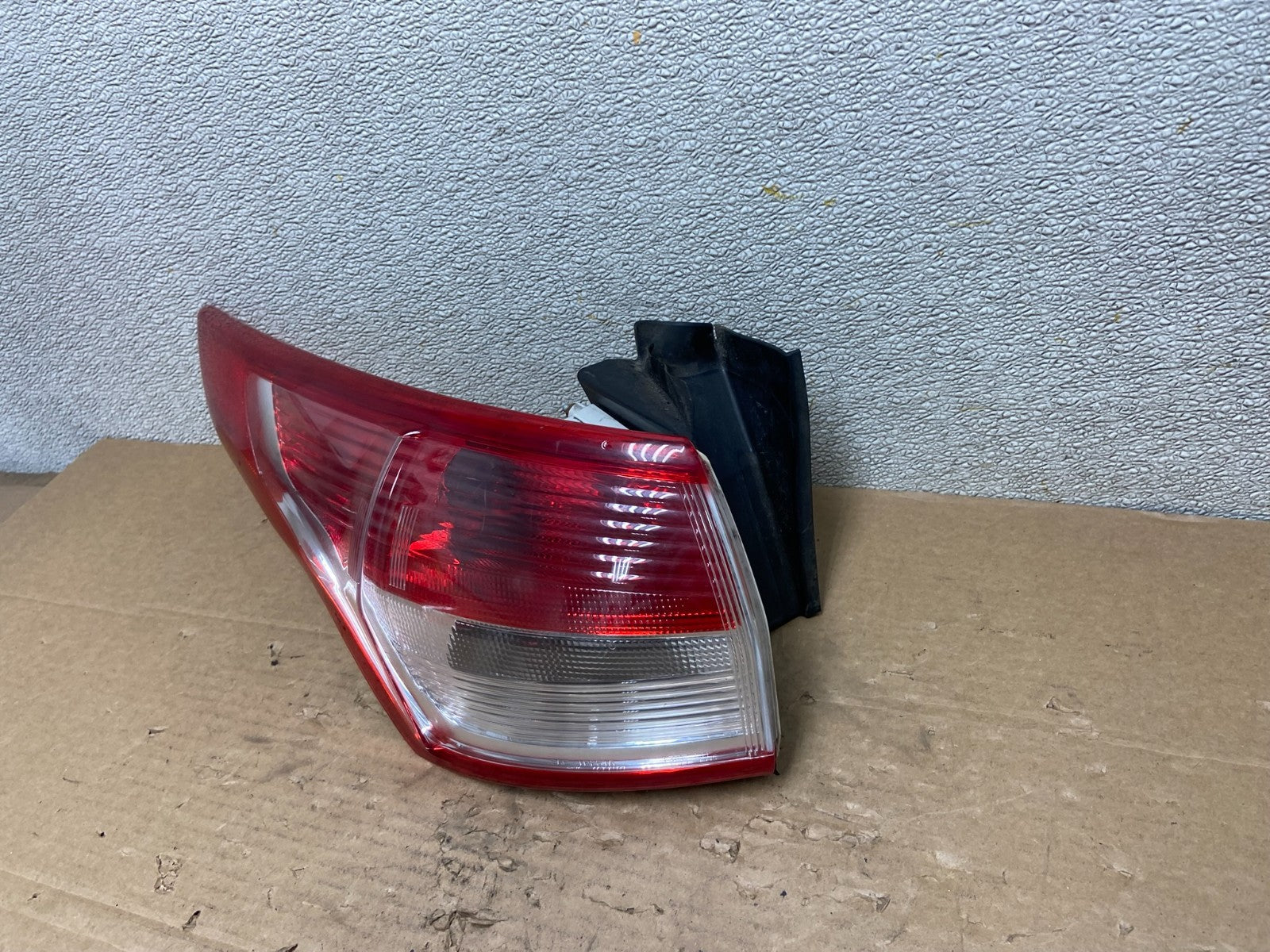 2013 to 2016 Ford Escape Left Driver LH Side Tail Light OEM AB4705 LK1