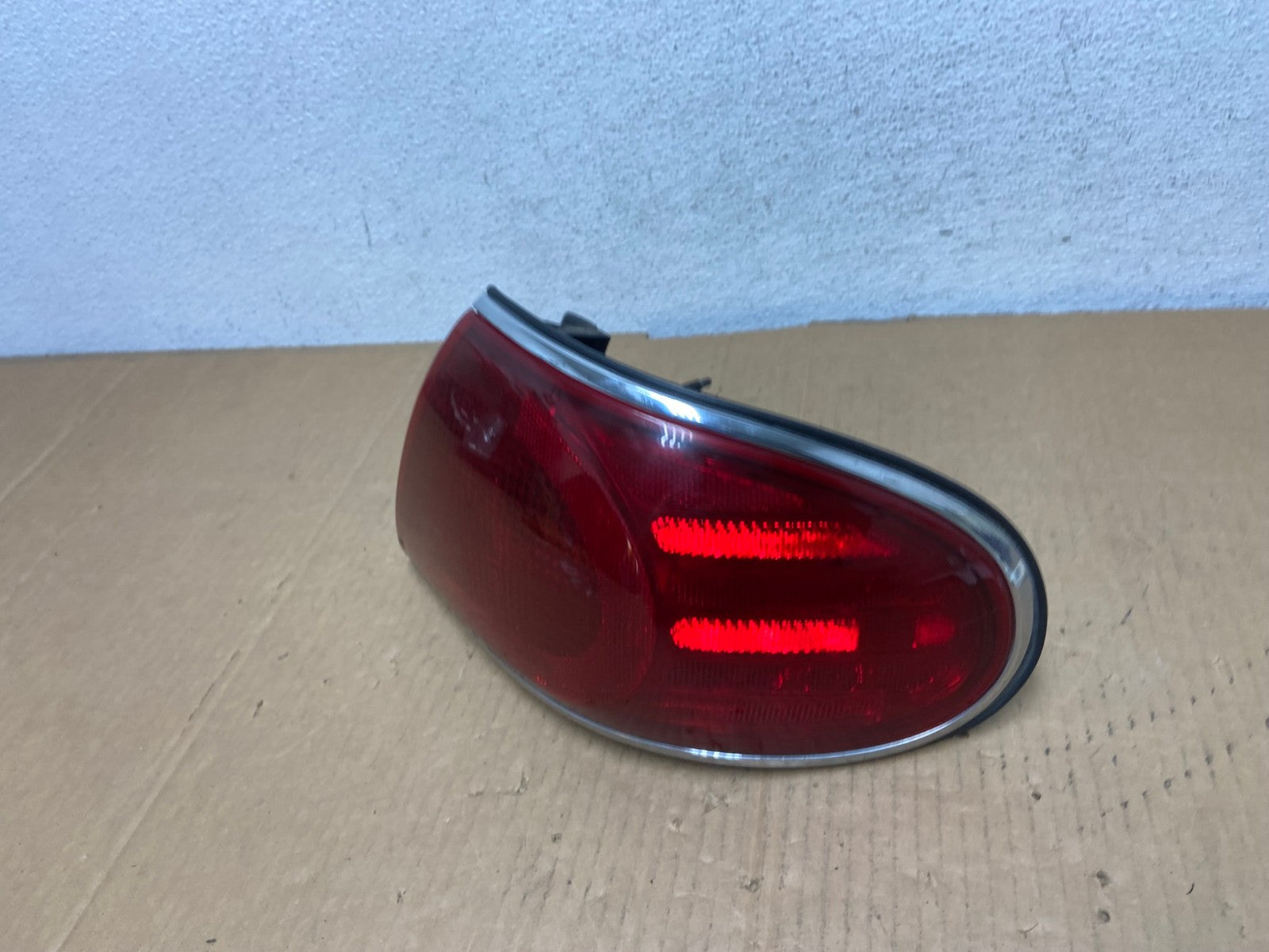 2000 to 2005 Buick Lesabre Right Passenger RH Side Tail Light AD0928 LK1