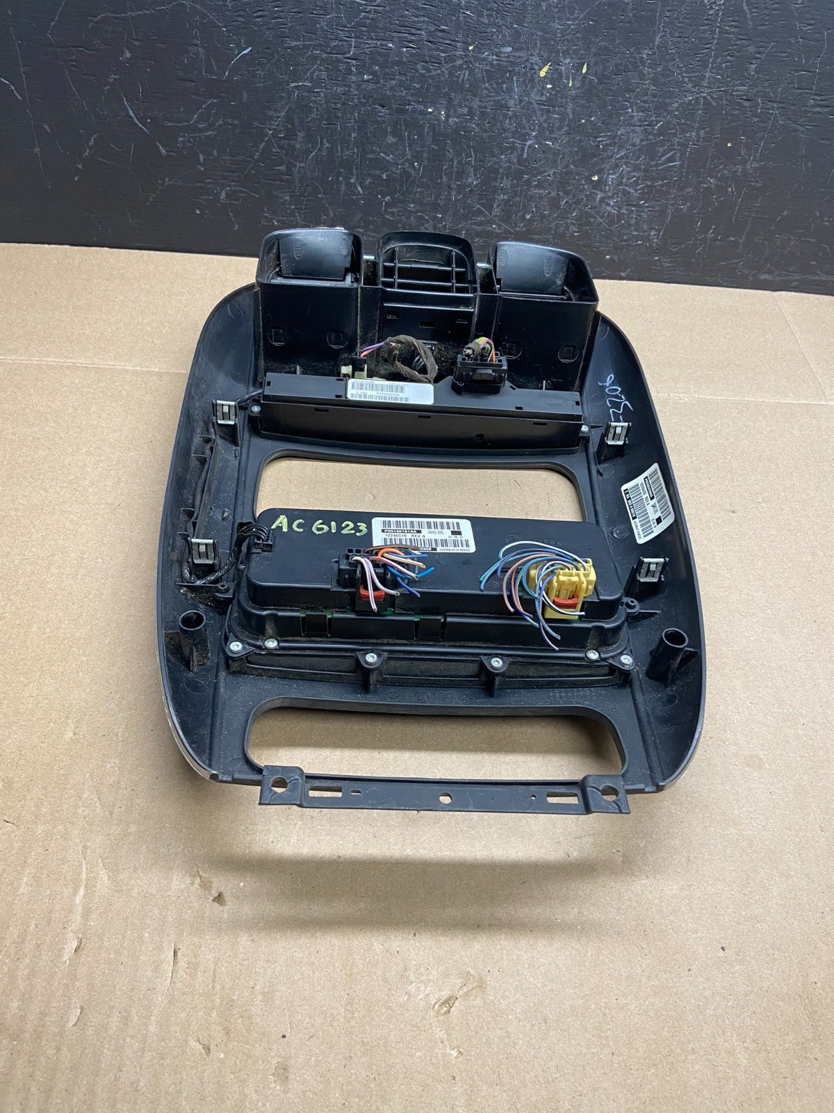 2004-2007 Chrysler Town Country Climate Control Panel Center Dash Trim AC6123 DG4