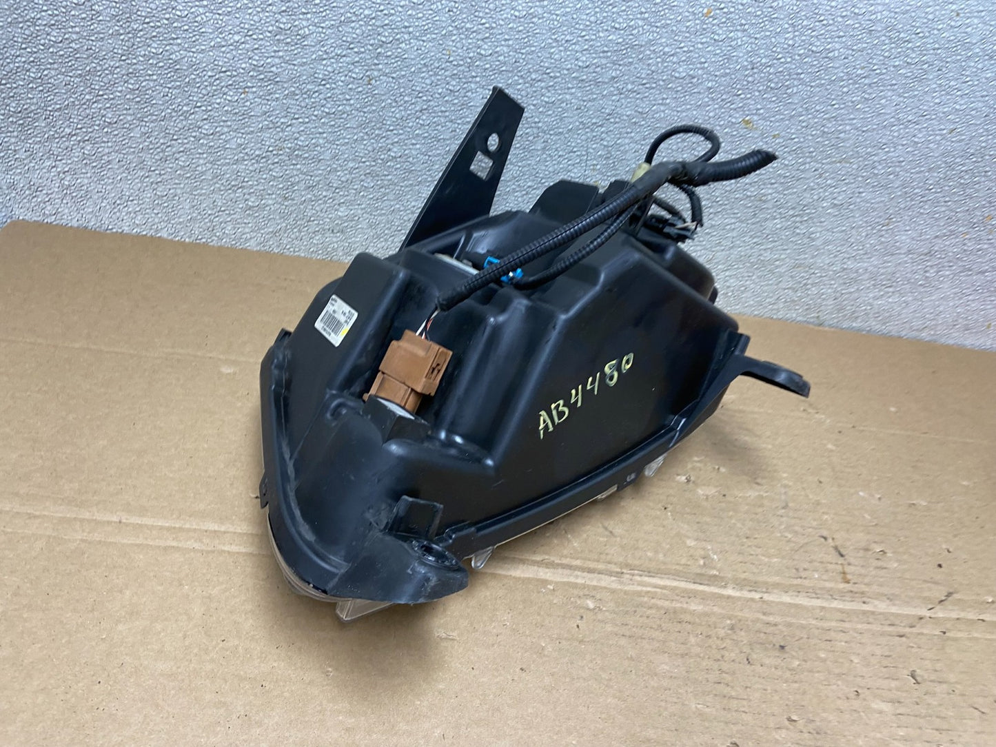 2011-2013 Jeep Grand Cherokee Right Passenger Halogen Headlight AB4480 DW7