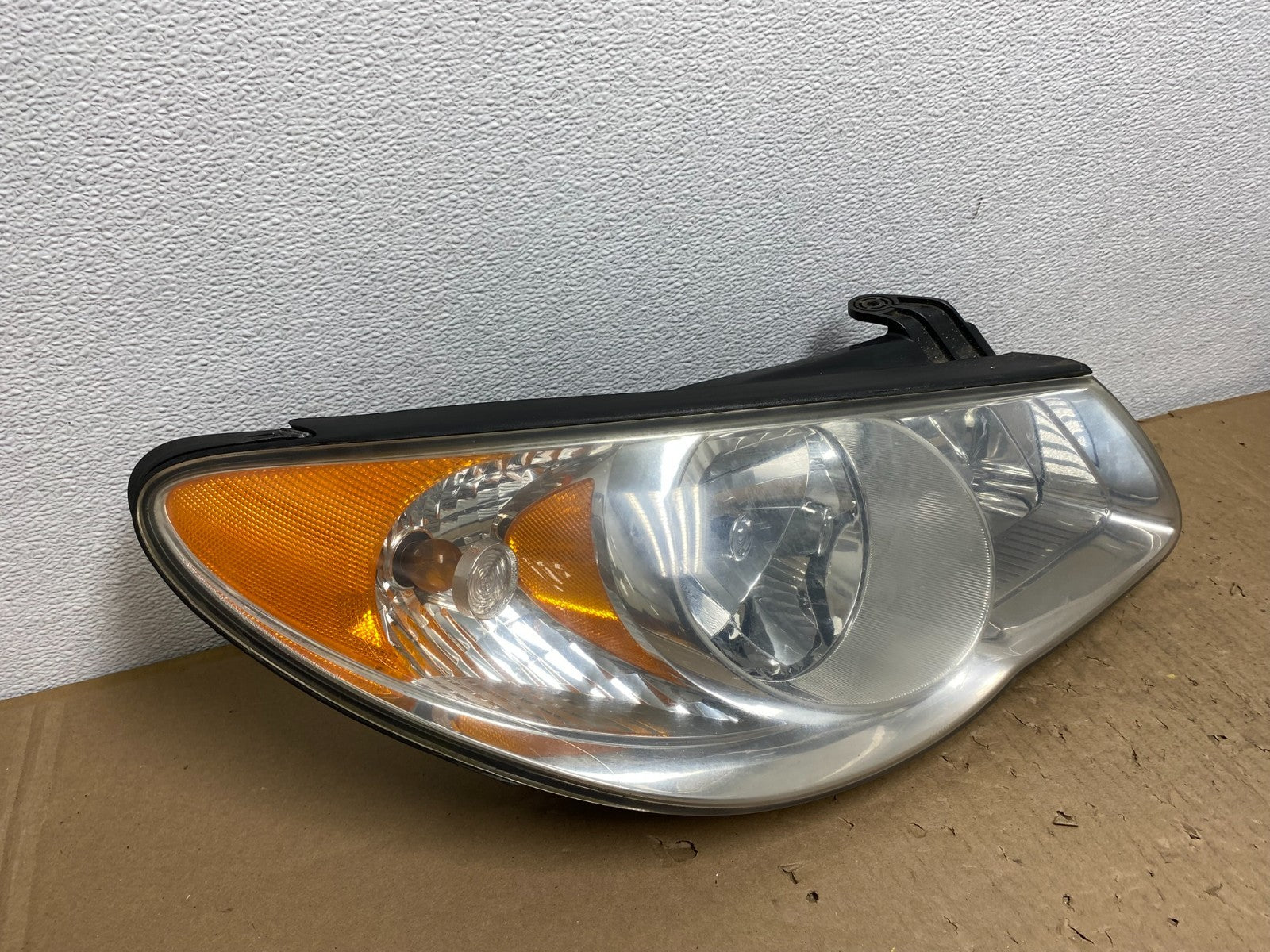 2007 2008 2009 2010 Hyundai Elantra Right Passenger Side Headlight AB6677 DW2