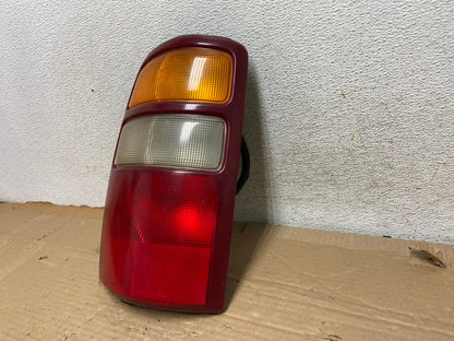 2000 - 2006 Chevrolet Suburban Tahoe Yukon Left Driver LH Tail Light AG8259 LK2