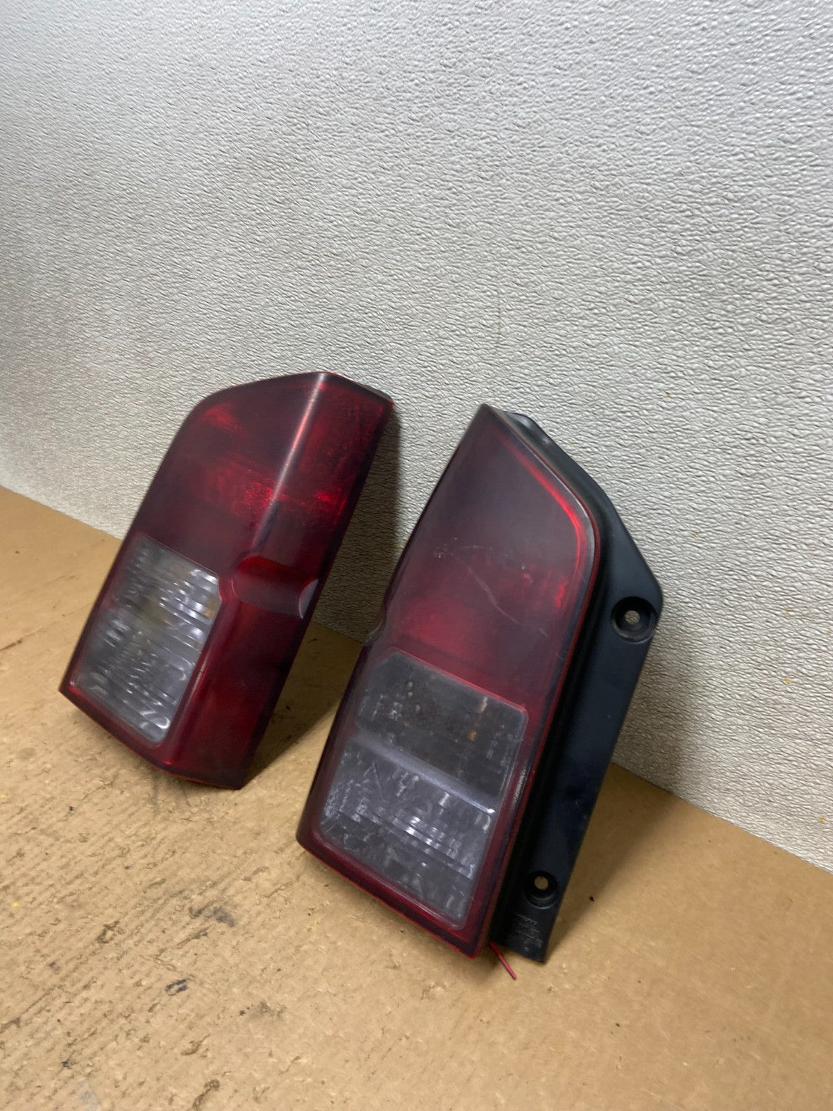 2005 to 2012 Nissan Pathfinder Tail lights Left+Right Side Z9389 DW1