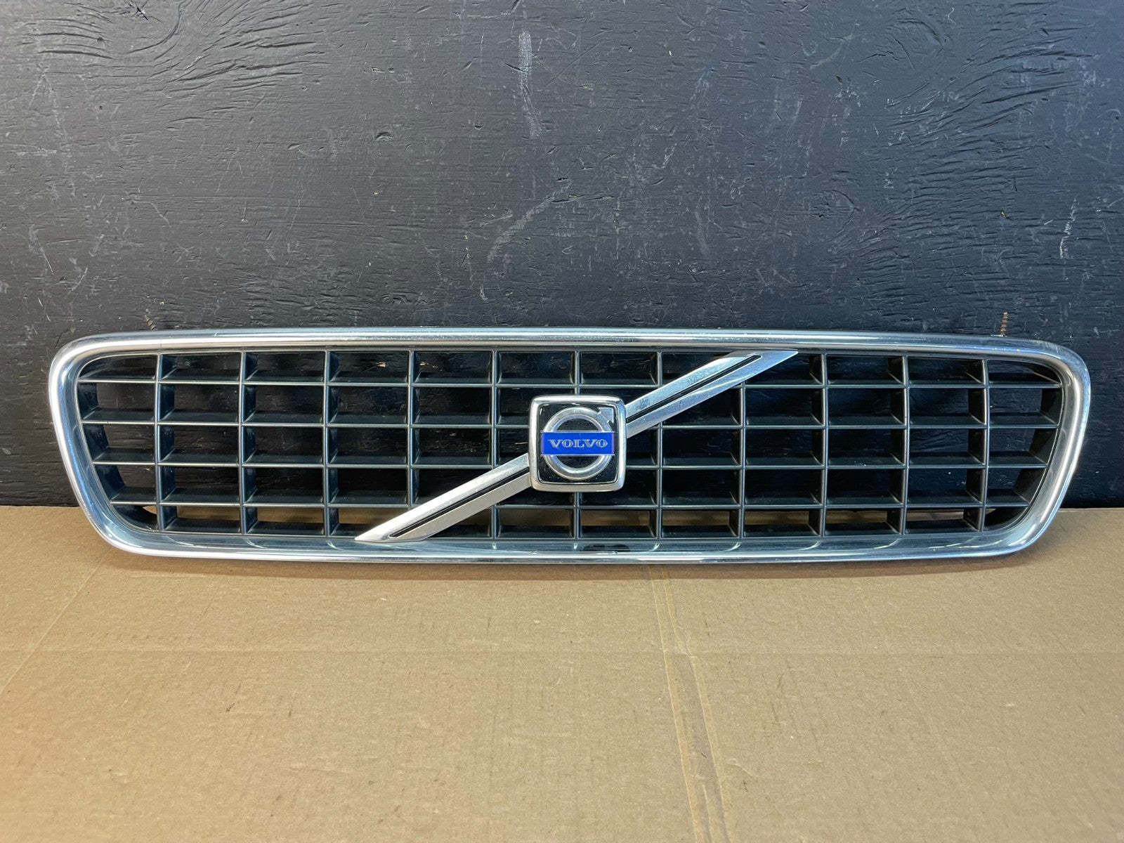 2005 2006 2007 Volvo S40 Front Upper Grille Grill 08620116 OEM AC2241 DG0