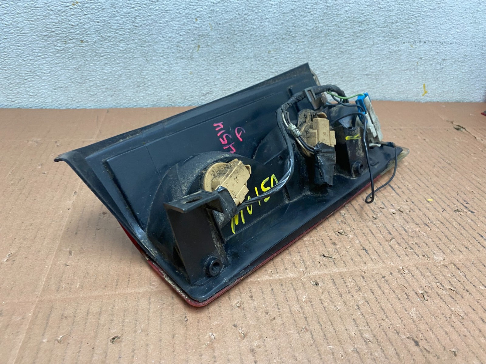 2000 to 2002 Chevrolet Express Left LH Side Tail Light Oem M0150 DW8