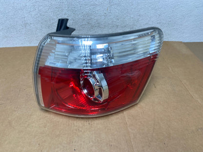 2007 to 2012 GMC Acadia Halogen Tail Light Right Passenger RH Side AE2935 LK0
