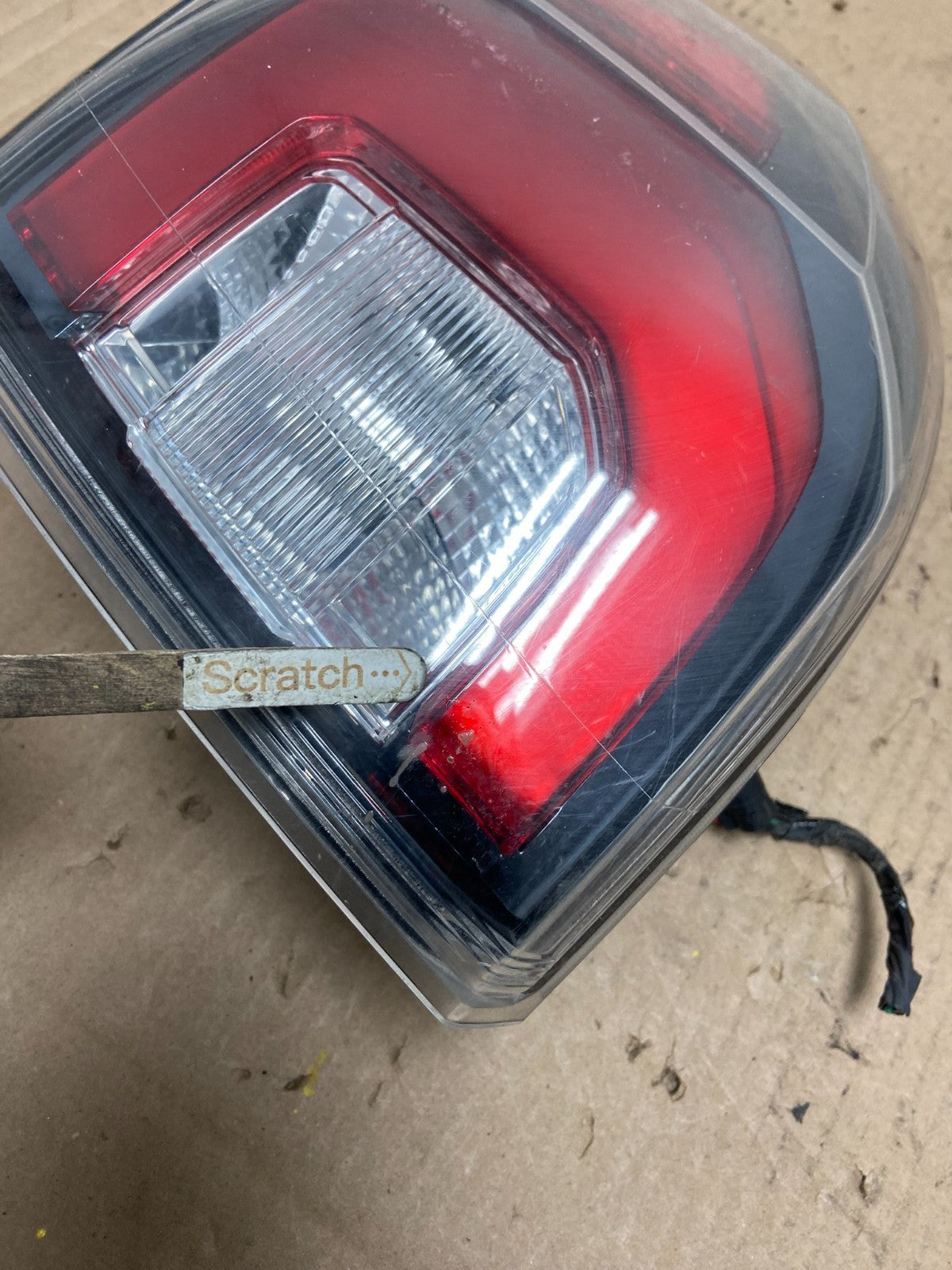 2013 to 2016 GMC Acadia Right Passenger RH Side Tail Light Y0189 DW3